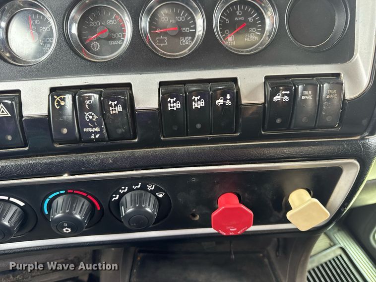 image for item DV4097 2014 Kenworth T800 semi truck