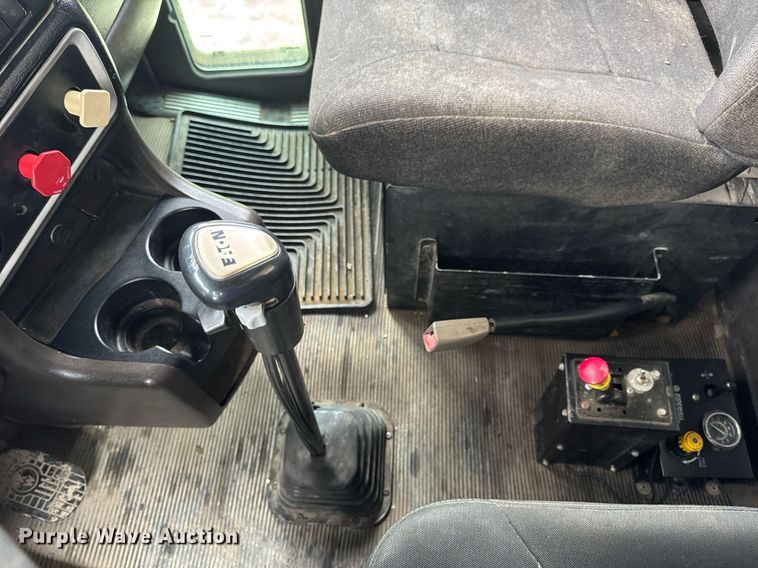 image for item DV4097 2014 Kenworth T800 semi truck