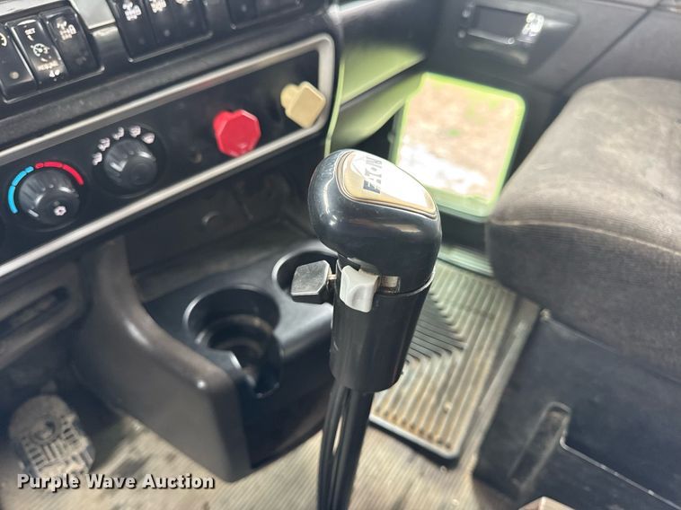 image for item DV4097 2014 Kenworth T800 semi truck