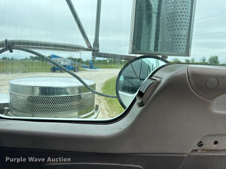 image for item DV4097 2014 Kenworth T800 semi truck