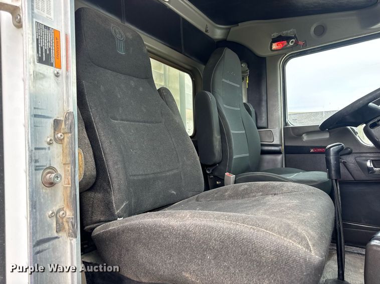 image for item DV4097 2014 Kenworth T800 semi truck