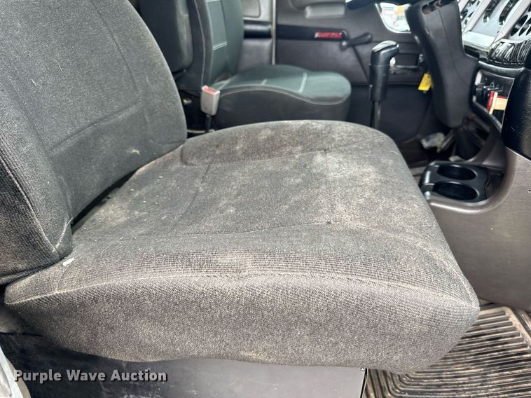 image for item DV4097 2014 Kenworth T800 semi truck