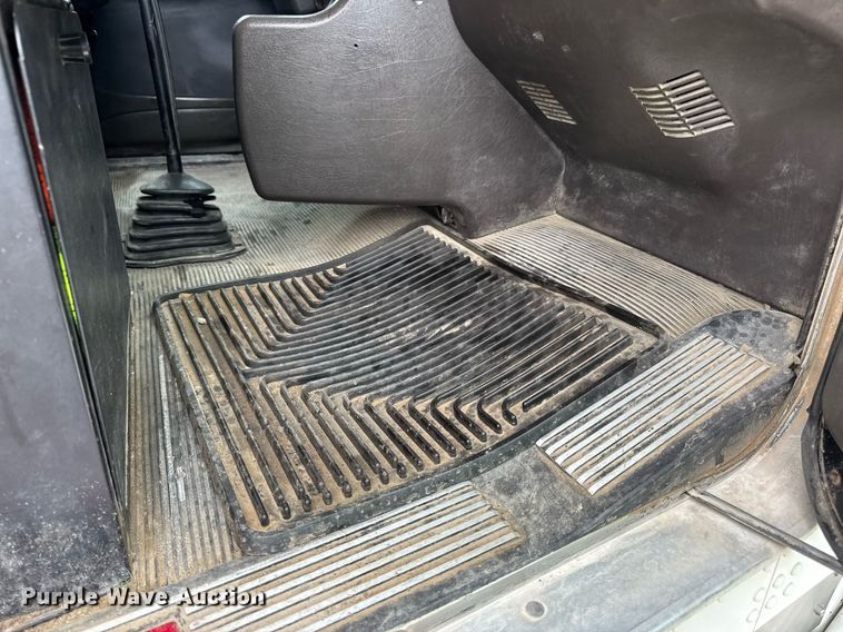 image for item DV4097 2014 Kenworth T800 semi truck