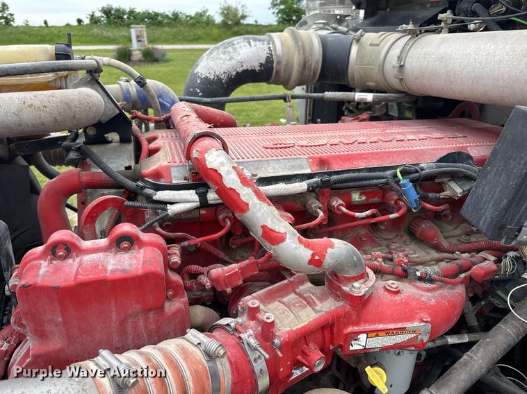 image for item DV4097 2014 Kenworth T800 semi truck