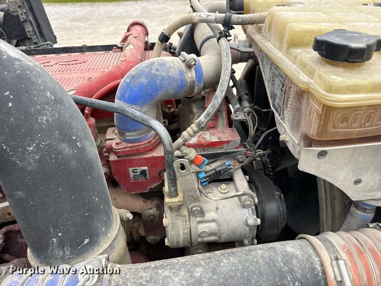 image for item DV4097 2014 Kenworth T800 semi truck