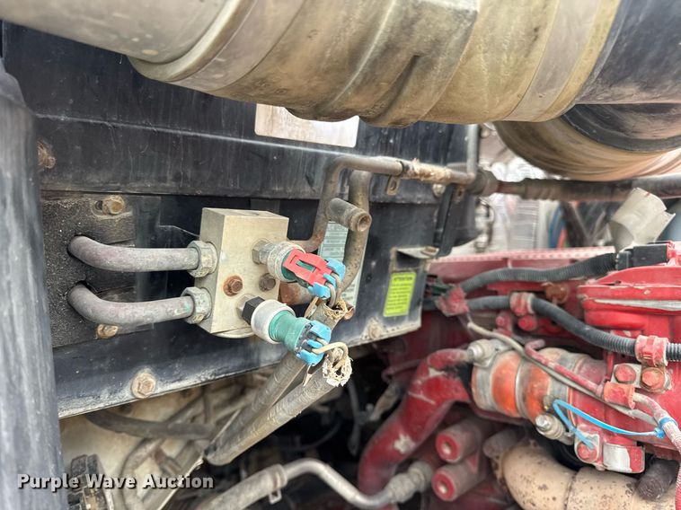 image for item DV4097 2014 Kenworth T800 semi truck