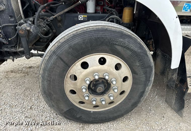 image for item DV4097 2014 Kenworth T800 semi truck