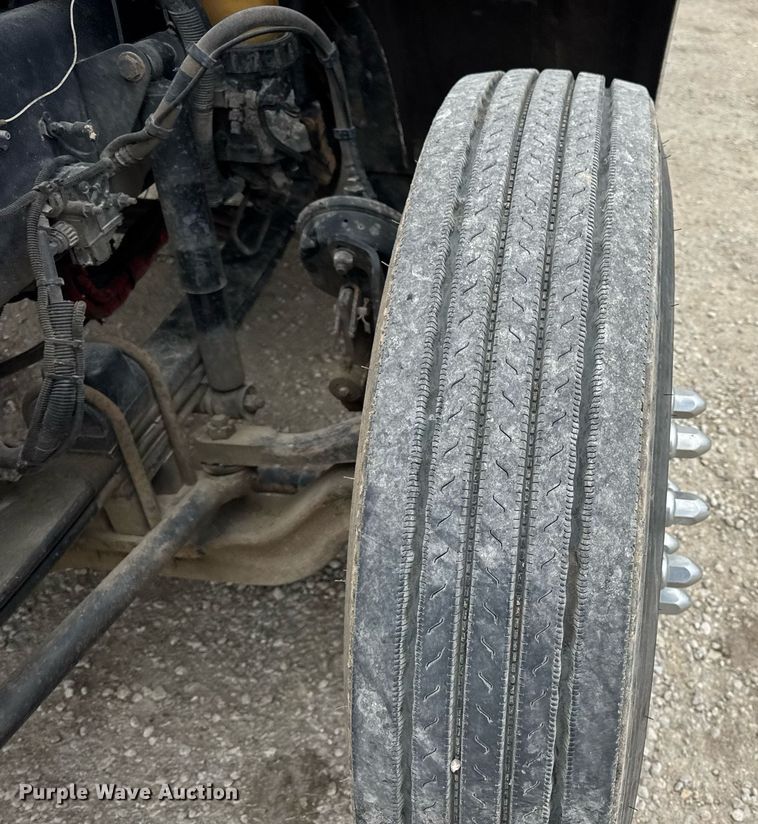 image for item DV4097 2014 Kenworth T800 semi truck