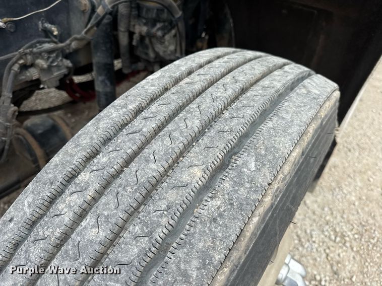 image for item DV4097 2014 Kenworth T800 semi truck