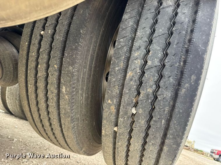 image for item DV4097 2014 Kenworth T800 semi truck