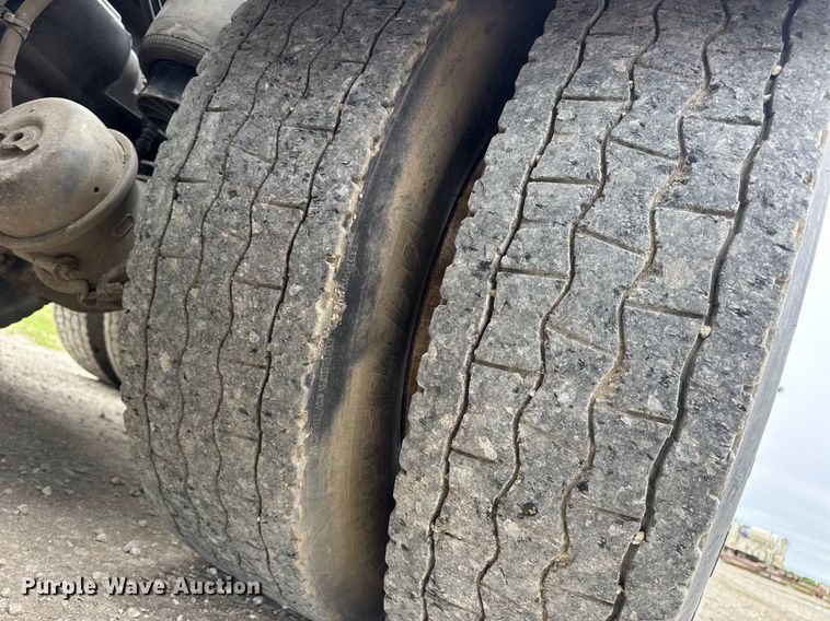 image for item DV4097 2014 Kenworth T800 semi truck