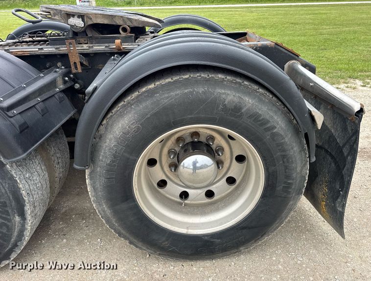 image for item DV4097 2014 Kenworth T800 semi truck