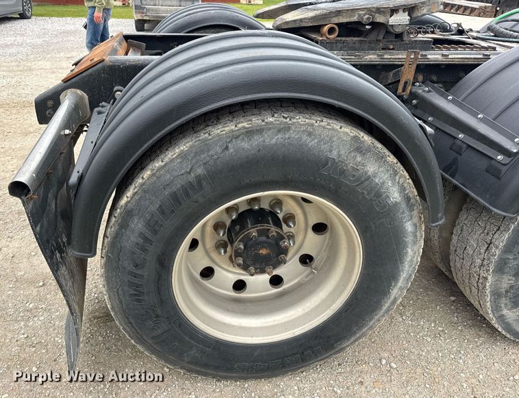 image for item DV4097 2014 Kenworth T800 semi truck