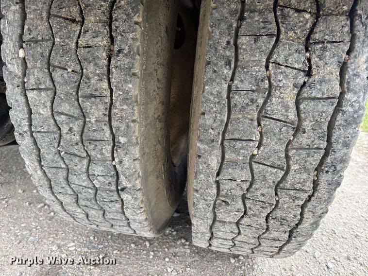 image for item DV4097 2014 Kenworth T800 semi truck