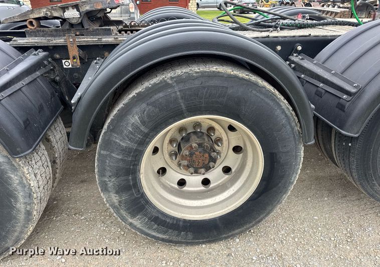 image for item DV4097 2014 Kenworth T800 semi truck