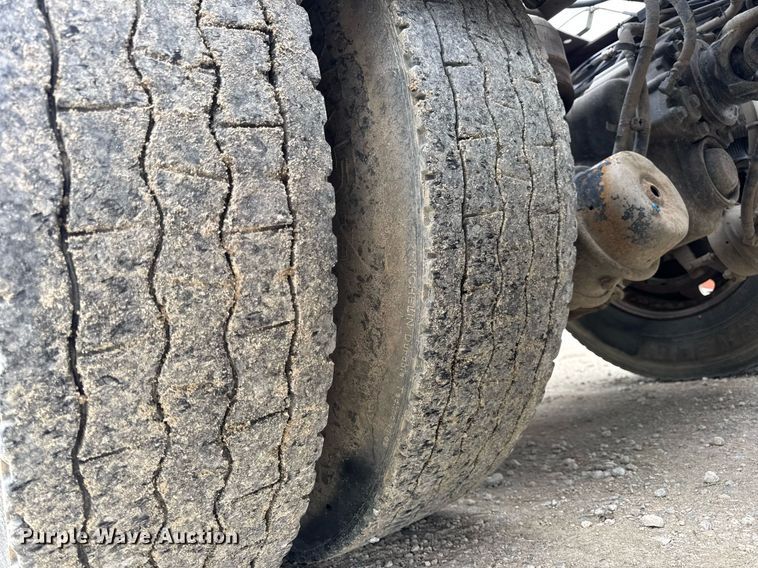 image for item DV4097 2014 Kenworth T800 semi truck