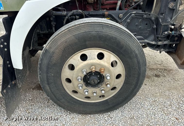 image for item DV4097 2014 Kenworth T800 semi truck