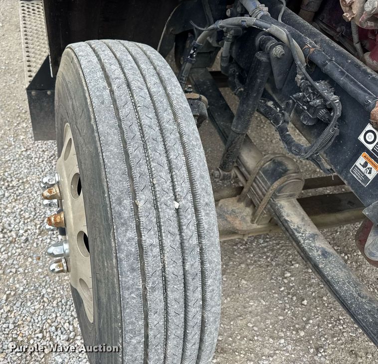 image for item DV4097 2014 Kenworth T800 semi truck