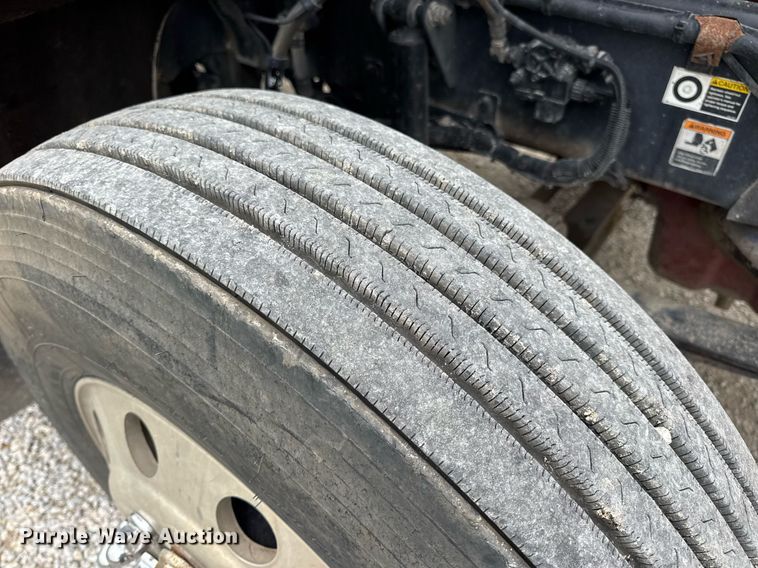 image for item DV4097 2014 Kenworth T800 semi truck