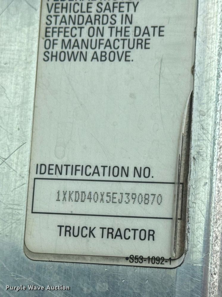 image for item DV4097 2014 Kenworth T800 semi truck