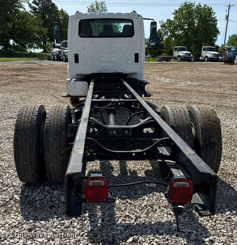 image for item DV4120 2013 International DuraStar 4300 truck cab and chassis