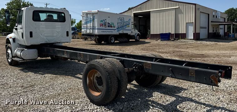 image for item DV4120 2013 International DuraStar 4300 truck cab and chassis