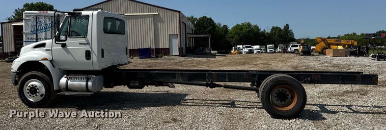 image for item DV4120 2013 International DuraStar 4300 truck cab and chassis