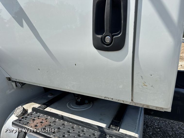 image for item DV4120 2013 International DuraStar 4300 truck cab and chassis