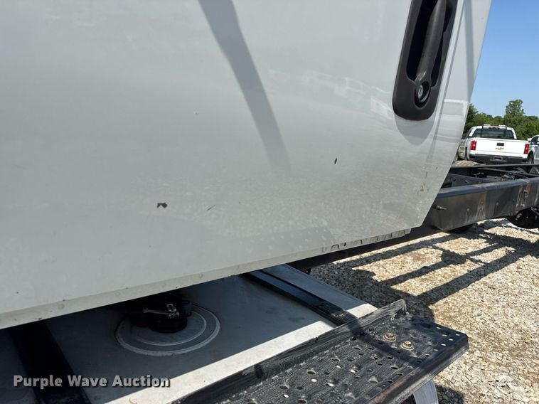 image for item DV4120 2013 International DuraStar 4300 truck cab and chassis