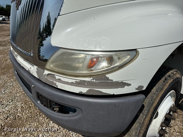 image for item DV4120 2013 International DuraStar 4300 truck cab and chassis