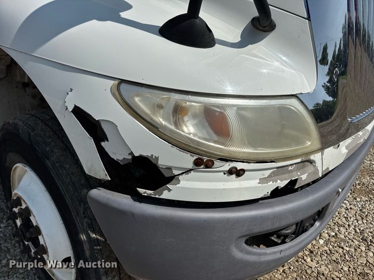 image for item DV4120 2013 International DuraStar 4300 truck cab and chassis