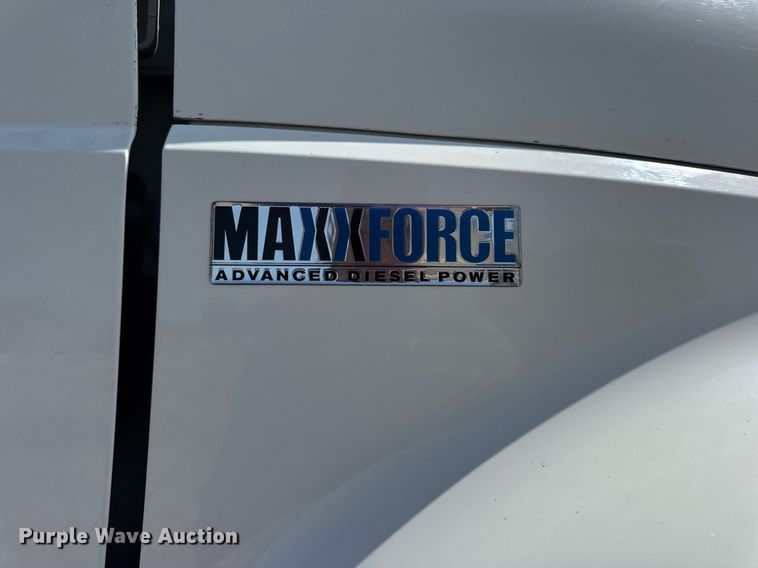 image for item DV4120 2013 International DuraStar 4300 truck cab and chassis