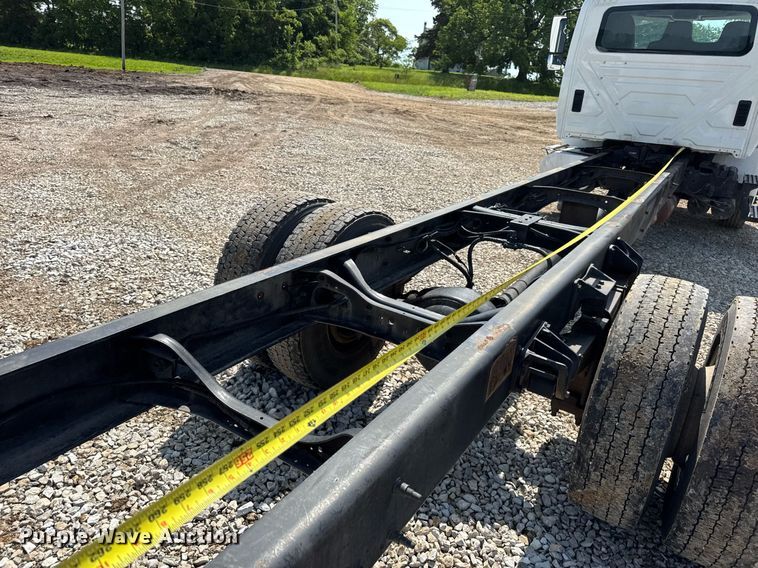 image for item DV4120 2013 International DuraStar 4300 truck cab and chassis