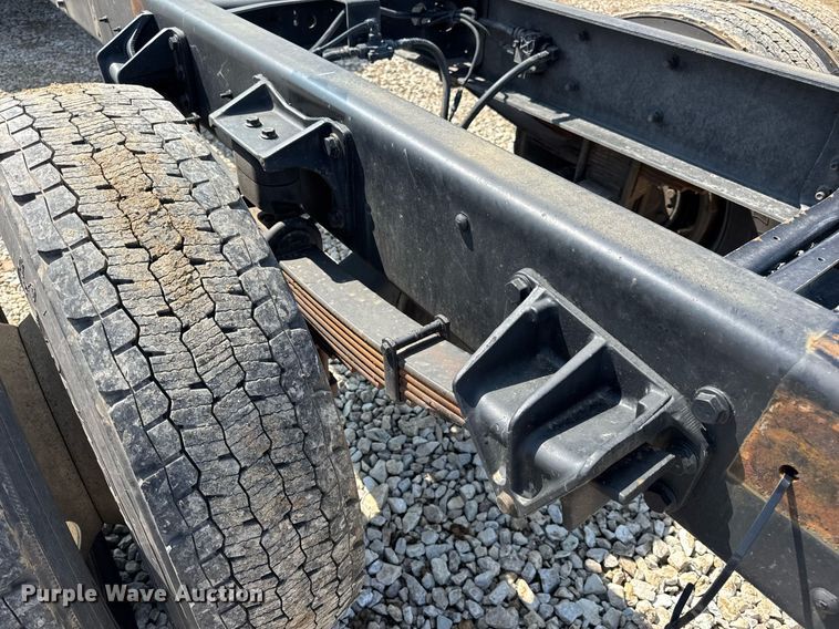 image for item DV4120 2013 International DuraStar 4300 truck cab and chassis