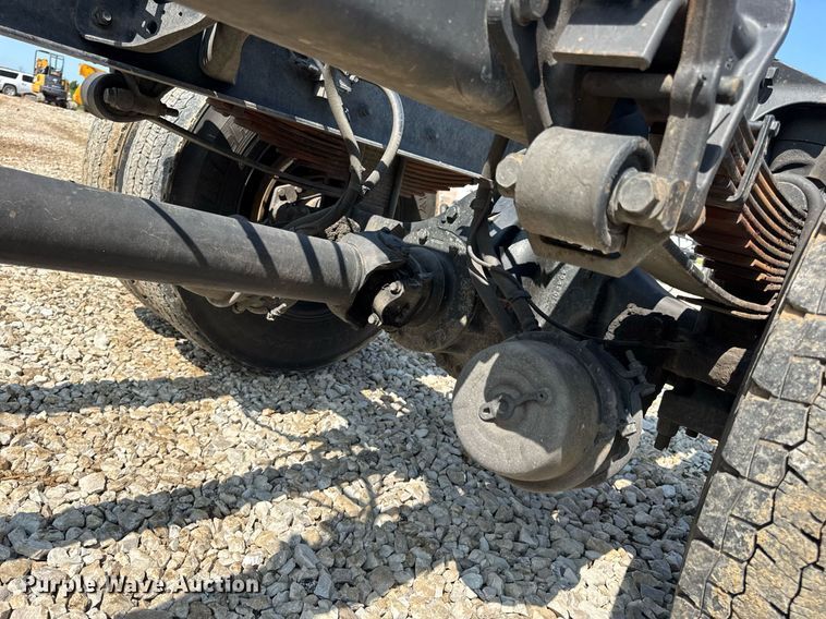 image for item DV4120 2013 International DuraStar 4300 truck cab and chassis