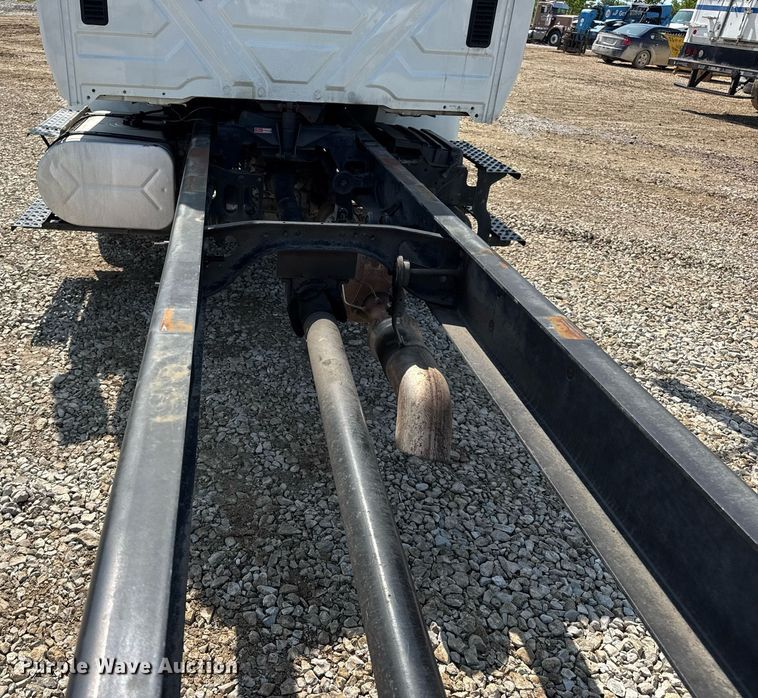 image for item DV4120 2013 International DuraStar 4300 truck cab and chassis