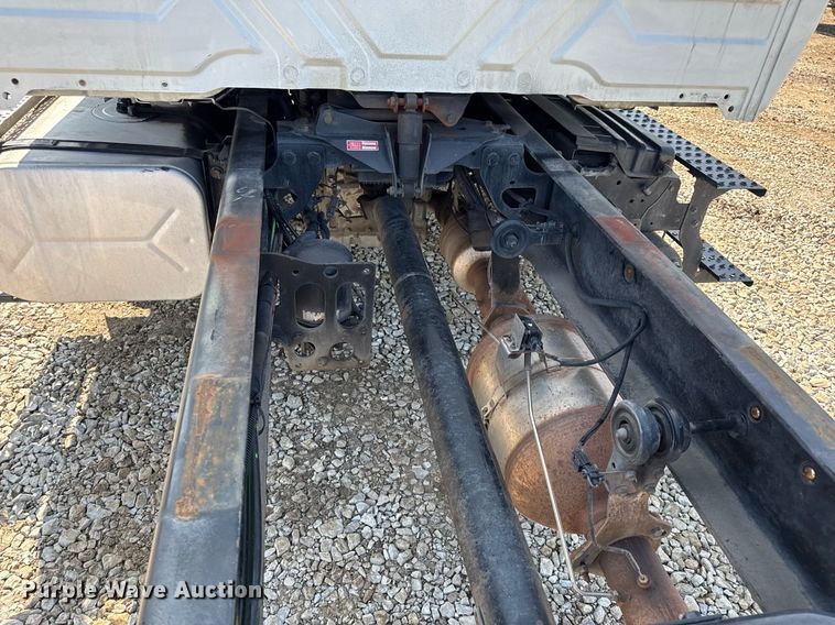 image for item DV4120 2013 International DuraStar 4300 truck cab and chassis