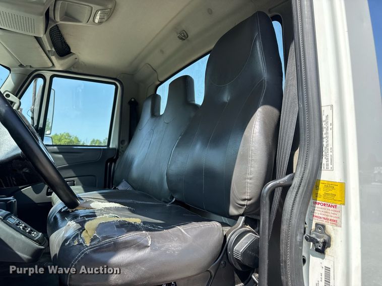 image for item DV4120 2013 International DuraStar 4300 truck cab and chassis