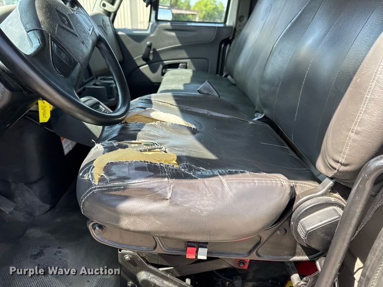 image for item DV4120 2013 International DuraStar 4300 truck cab and chassis