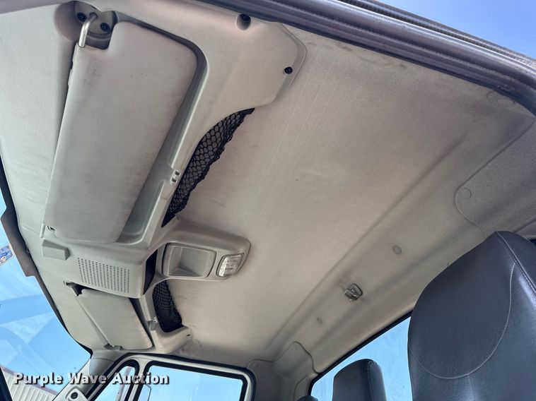 image for item DV4120 2013 International DuraStar 4300 truck cab and chassis