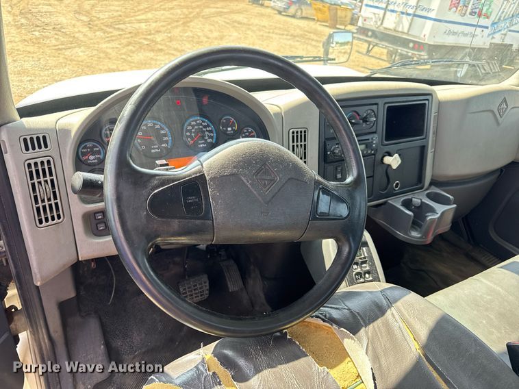 image for item DV4120 2013 International DuraStar 4300 truck cab and chassis