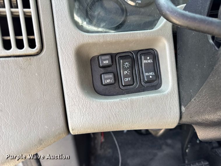 image for item DV4120 2013 International DuraStar 4300 truck cab and chassis