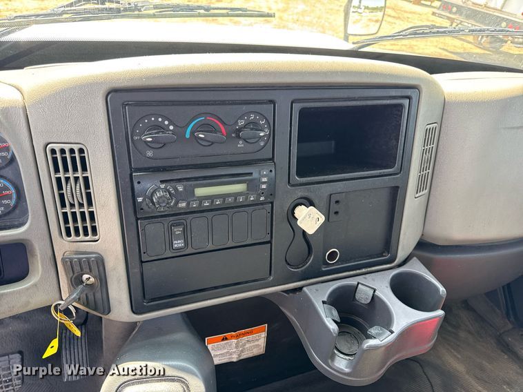 image for item DV4120 2013 International DuraStar 4300 truck cab and chassis