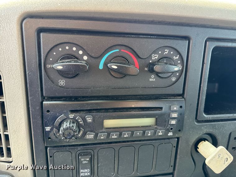 image for item DV4120 2013 International DuraStar 4300 truck cab and chassis