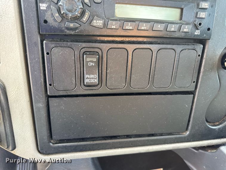 image for item DV4120 2013 International DuraStar 4300 truck cab and chassis