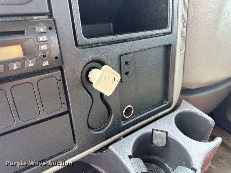 image for item DV4120 2013 International DuraStar 4300 truck cab and chassis