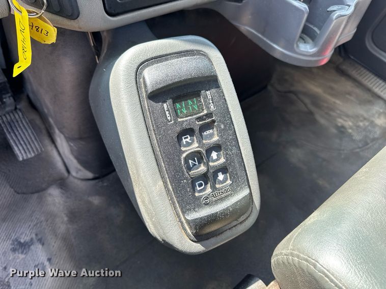 image for item DV4120 2013 International DuraStar 4300 truck cab and chassis