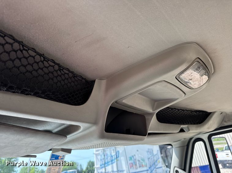 image for item DV4120 2013 International DuraStar 4300 truck cab and chassis