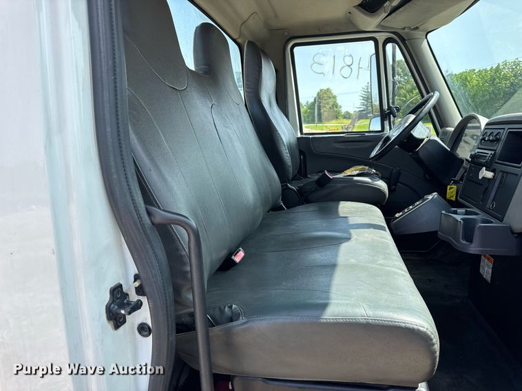 image for item DV4120 2013 International DuraStar 4300 truck cab and chassis