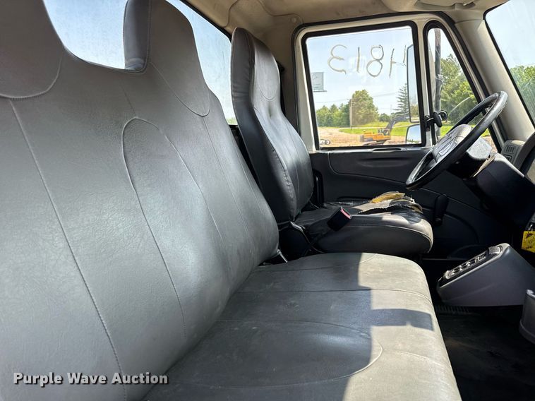 image for item DV4120 2013 International DuraStar 4300 truck cab and chassis